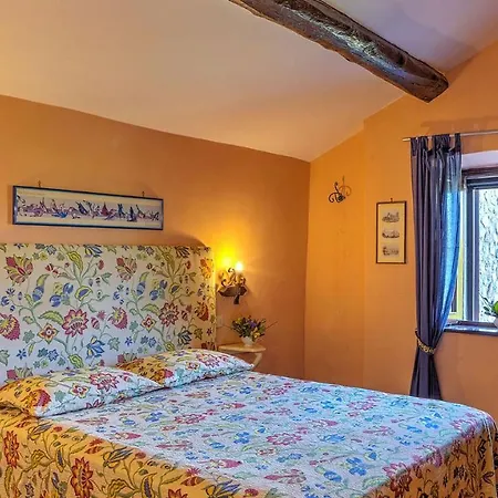 Villa Poggiente 15&2, Emma Todi