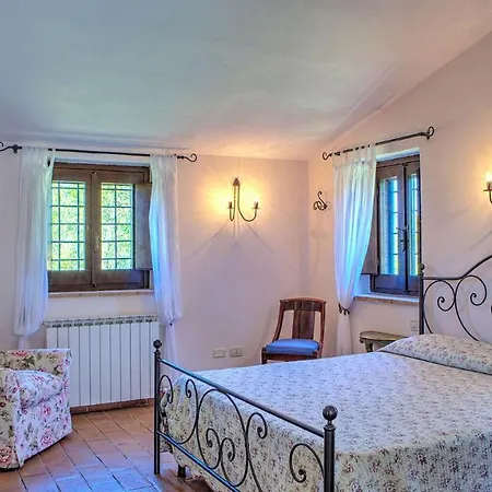 Poggiente 15&2, Emma Villa *